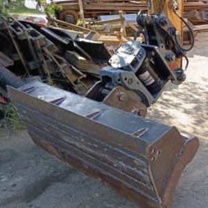 foto 8t koparka guma Hyundai Robex 80