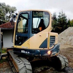 foto 8t koparka guma Hyundai Robex 80